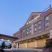 Days Hotel by Wyndham North Bergen /NYC Area