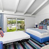 Yachtsman Hotel & Marina Club