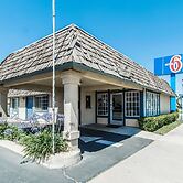 Motel 6 Kingsburg, CA