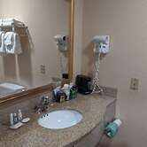Econo Lodge Glens Falls / Lake George
