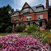 B. F. Hiestand House Bed & Breakfast