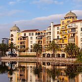 Island Club Hotel & Apartments