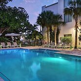 Faro Blanco Resort & Yacht Club Marathon, Curio by Hilton