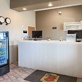 Super 8 by Wyndham Medicine Hat AB