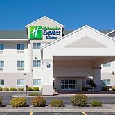 Holiday Inn Express and Suites Stevens Point by IHG