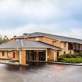 Econo Lodge Inn & Suites