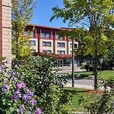 Residence & Conference Centre - Oakville