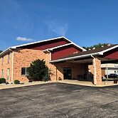 Watseka 24 Inn & Suites