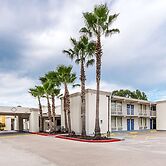 Motel 6 Cleveland, TX