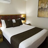 Noah's Mid City Motor Inn