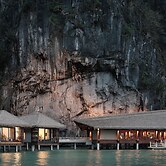 Lagen Island Resort