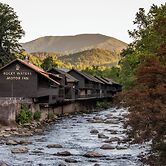 Historic Rocky Waters Inn, A Small Luxury Hotel