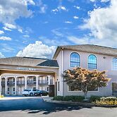 Econo Lodge And Suites