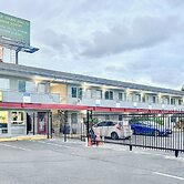 Americas Inn and Suite