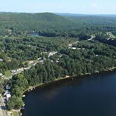 The Elms Waterfront Cottages