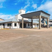 Quality Inn & Suites Port Lavaca near Lighthouse Beach