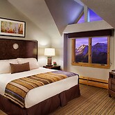 Fairmont Heritage Place, Franz Klammer Lodge