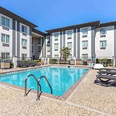 Best Western Medical Center North Inn & Suites Near Six Flags