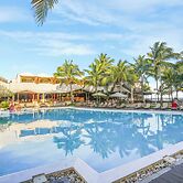 Le Peninsula Bay Beach Resort