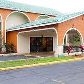 Shining Light Inn & Suites