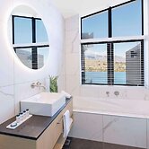 Oaks Queenstown Shores Resort