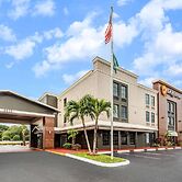 La Quinta Inn & Suites by Wyndham St. Petersburg Northeast