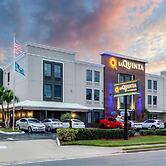 La Quinta Inn & Suites by Wyndham St. Petersburg Northeast