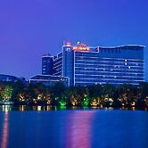 Guilin Lijiang Waterfall Hotel