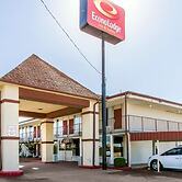 Econo Lodge And Suites Bricktown