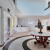 Hulhule Island Hotel