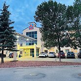Motel 6 Red Deer, AB