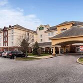 La Quinta Inn & Suites by Wyndham Islip - MacArthur Airport