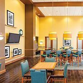 Hampton Inn & Suites Chesapeake-Square Mall