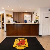 Super 8 by Wyndham Lake Country/Winfield Area Airport North