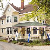 The Inn at the Oaks