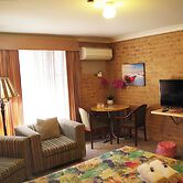 White Lanterns Motel