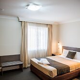 Lilac City Motor Inn & Steakhouse