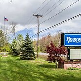 Rodeway Inn & Suites Brunswick near Hwy 1