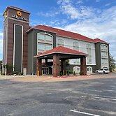 La Quinta Inn & Suites by Wyndham Oklahoma City - Moore