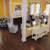 Colonial Inn in Harbor Springs