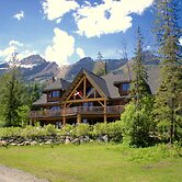 Vagabond Lodge at Kicking Horse Resort