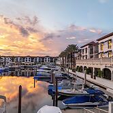 Naples Bay Resort & Marina