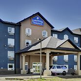 Lakeview Inns & Suites - Fort Nelson