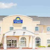 Days Inn & Suites by Wyndham Swainsboro
