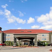 La Quinta Inn & Suites by Wyndham Mercedes Outlet Mall