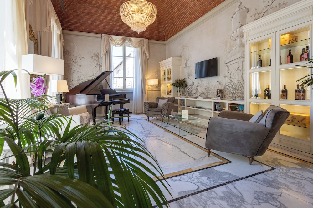 Hotel Embassy
