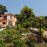 The Riverview Retreat, Corbett