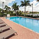 Hawthorn Extended Stay by Wyndham West Palm Beach Airport