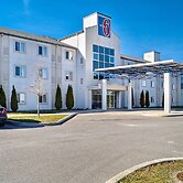 Motel 6 Peterborough, ON