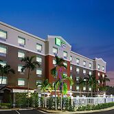 Holiday Inn Express & Suites Pembroke Pines-Sheridan St by IHG